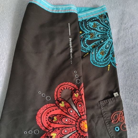 *SOLD* Women's swim trunks - Picture 2 of 8